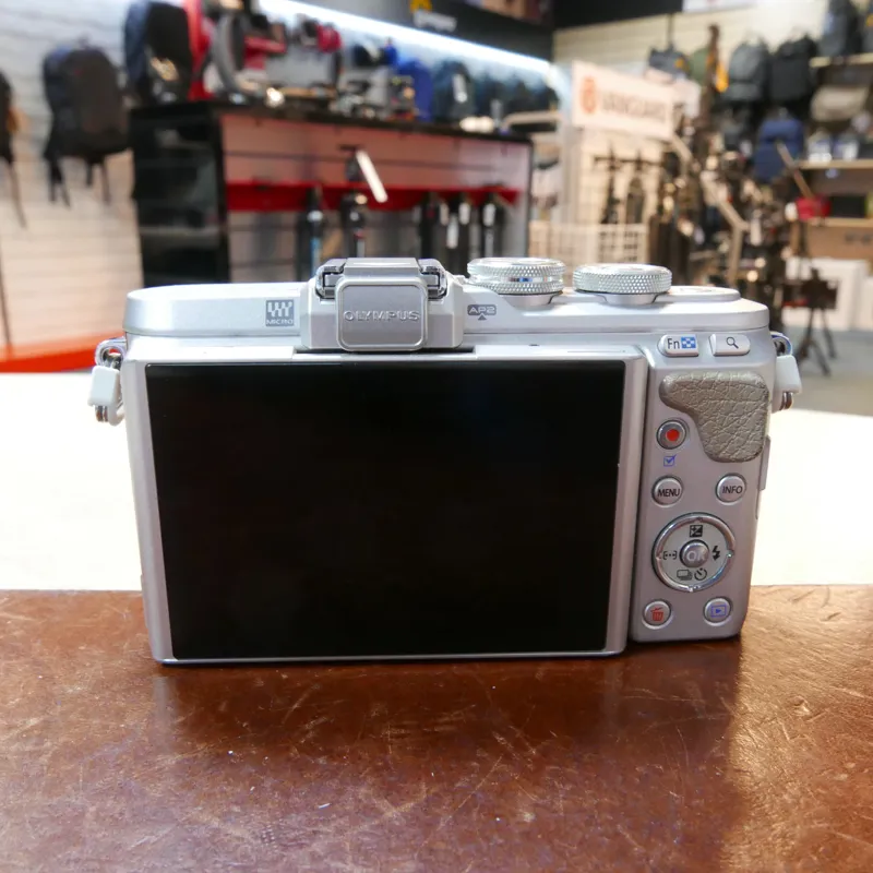 Used Olympus E-PL8 + 14-42mm 2712 Actuations - 12 Months Warranty-3