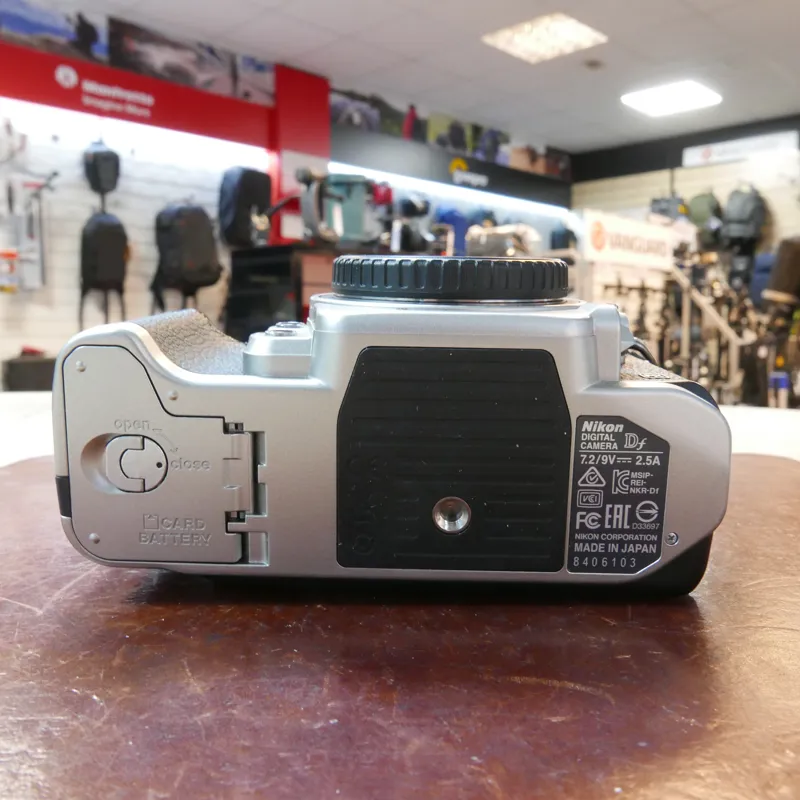 Used Nikon DF Body - Silver - 8484 Actuations - 12 Months Warranty-4