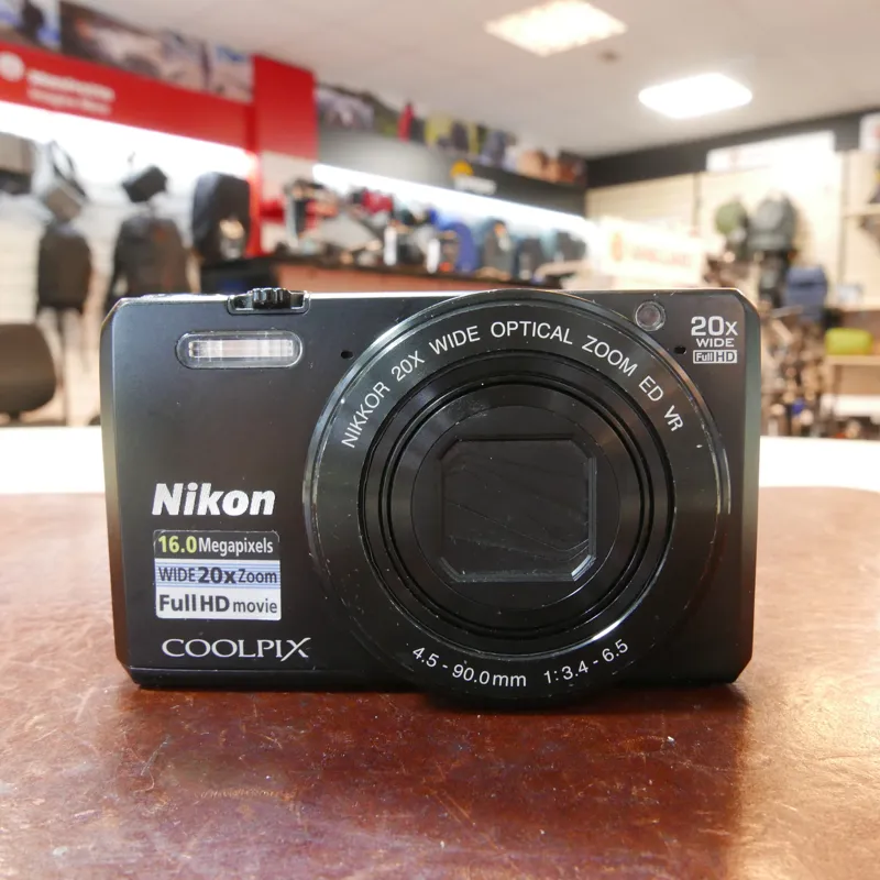 【中古品】Nikon COOLPIX S7000 Nikon Coolpix S7000 Digital Camera - Black - READ
