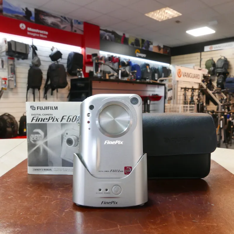 Used Fuji Finepix F601 Zoom Digital Compact - 12 Months Warranty