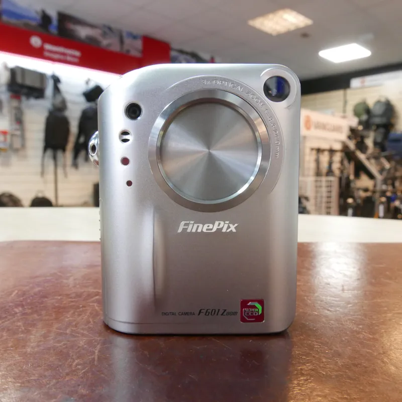 Used Fuji Finepix F601 Zoom Digital Compact - 12 Months Warranty-1
