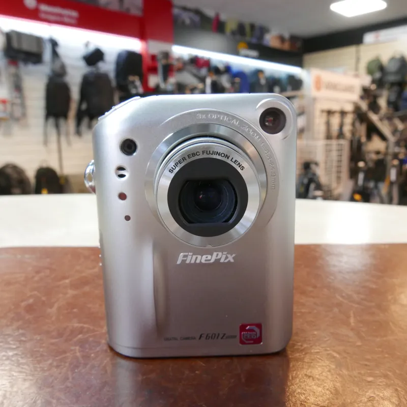 Used Fuji Finepix F601 Zoom Digital Compact - 12 Months Warranty-2