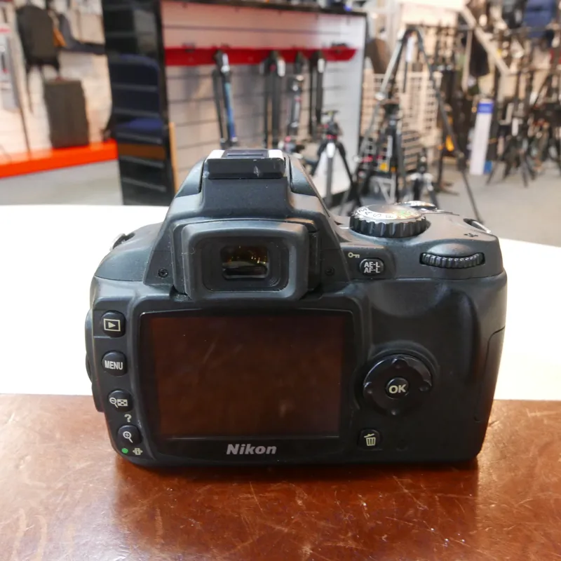 Used Nikon D40X + AF-S DX 18-55mm G ED II - 1888 Actuations - 12 Months Warranty-2