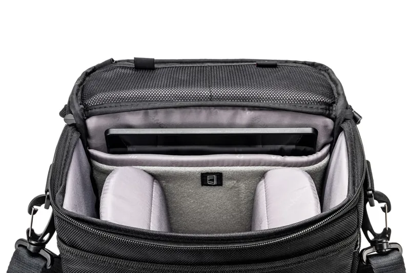 Vanguard VEO Select 22S Shoulder Bag - Black-3