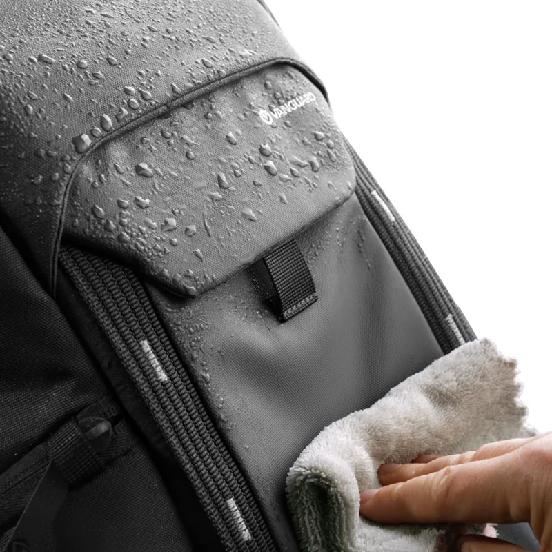 Vanguard Veo Adaptor R44 Backpack With USB Port in Black -4