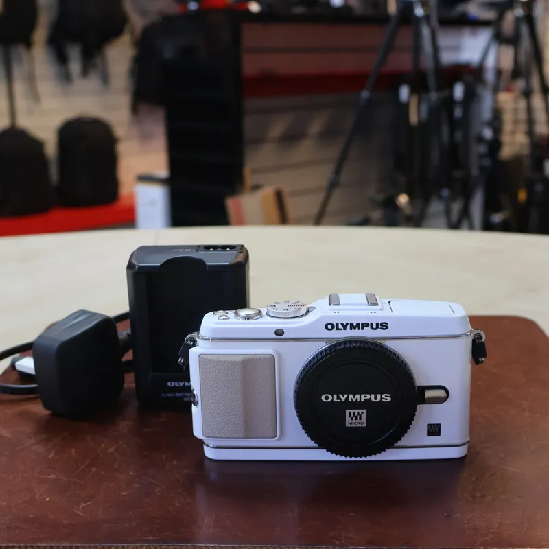 Used Olympus PEN E-P3 Body - White - 1237 Actuations - 12 Month Warranty