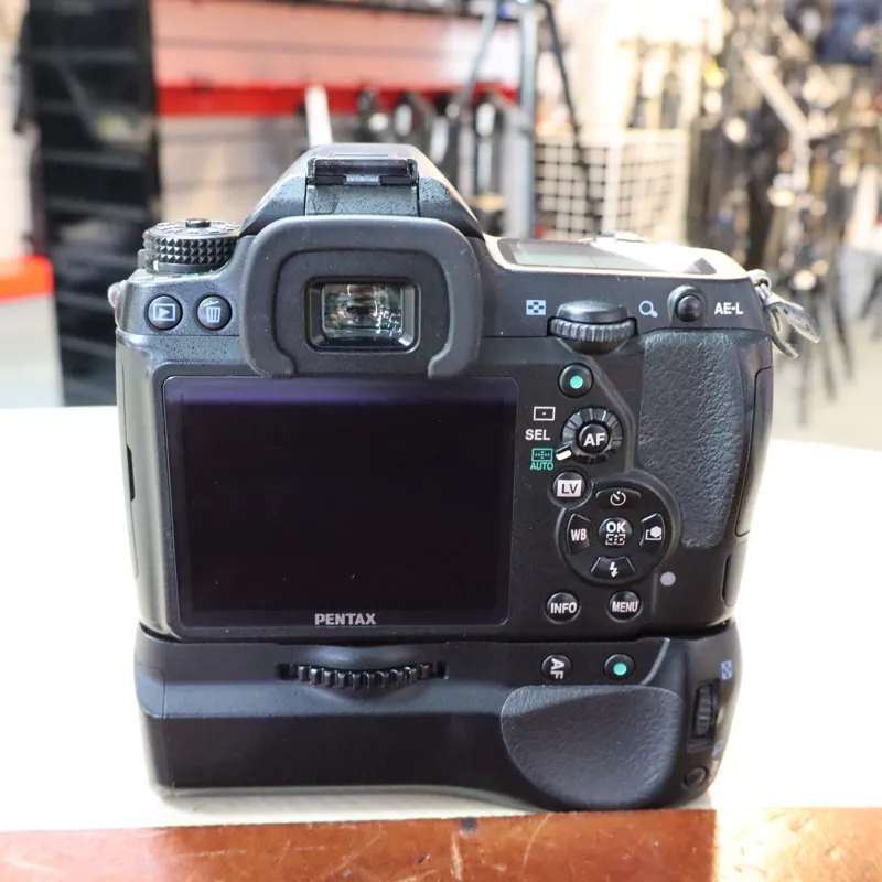 Used Pentax K-7 + DBG-4 Grip - 13762 Actuations - 12 Months Warranty-2