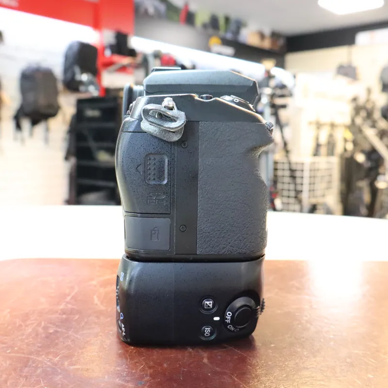 Used Pentax K-7 + DBG-4 Grip - 13762 Actuations - 12 Months Warranty-4
