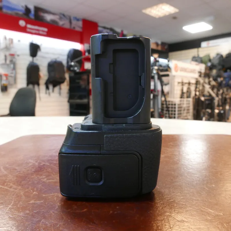 Used Nikon MB-N10 Vertical Grip - Z7 - 12 Months Warranty-2