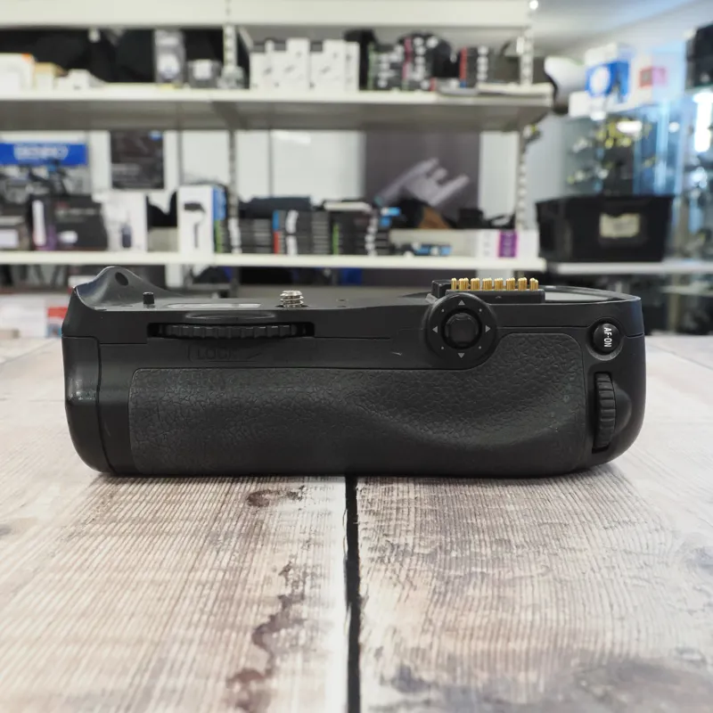 Used Nikon MB-D10 Grip - D700 - 12 Months Warranty-1