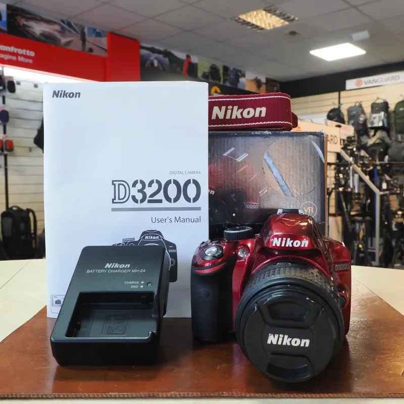 Used Nikon D3200 + 18-55mm G II VR - Red - 4081 Actuations - 12 Months Warranty
