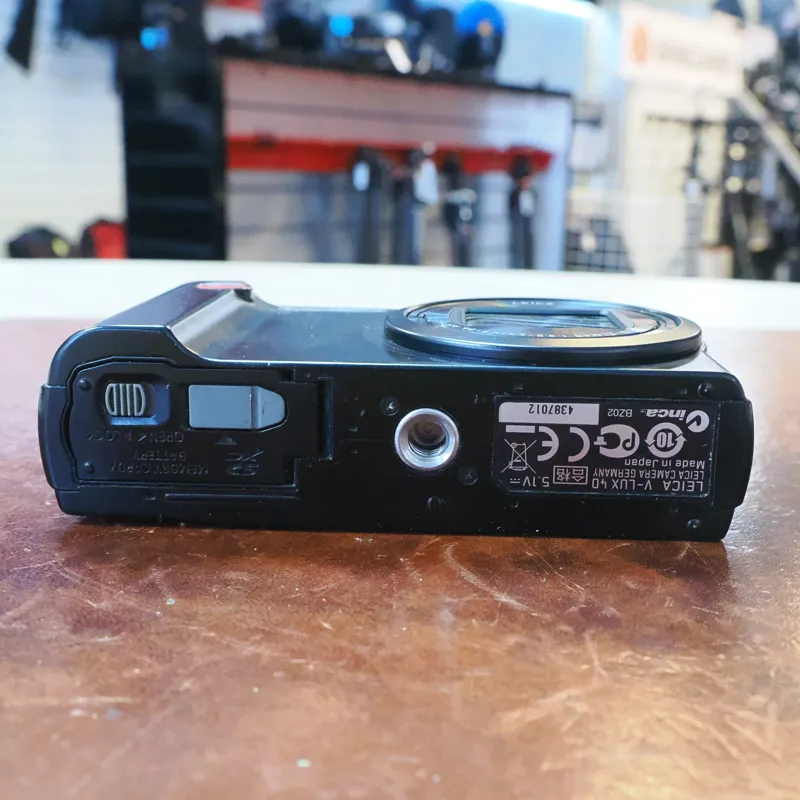 Used Leica V-Lux 40 Digital Compact - 12 Months Warranty-4