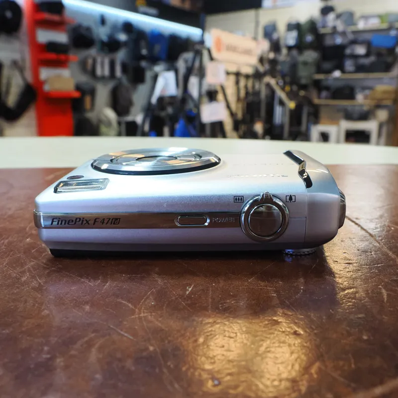 Used Fujifilm F47 FD Digital Compact - 3 Months Warranty-3