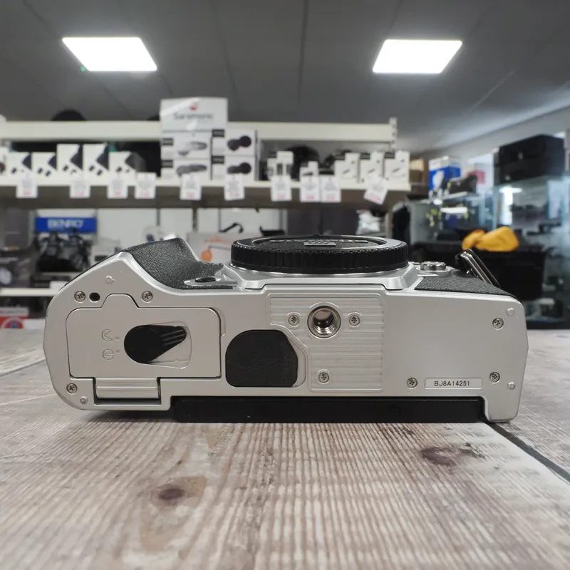 Used Olympus OM-D E-M5 Mark III Silver - 4793 Actuations - 12 Months Warranty-5