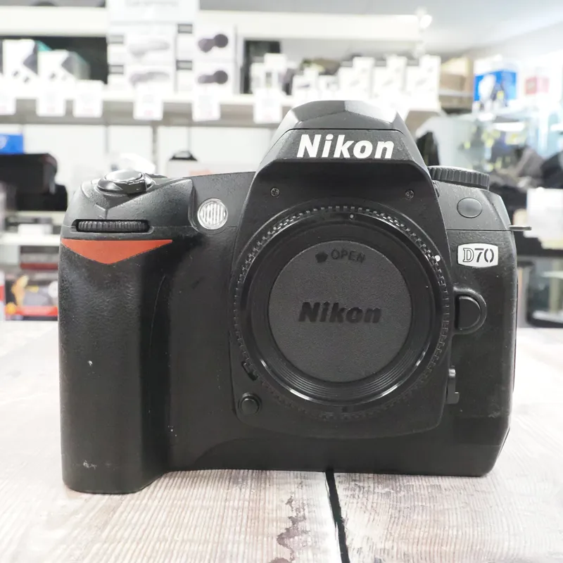 Used Nikon D70 Body - 3904 Actuations - 3 Months Warranty-1