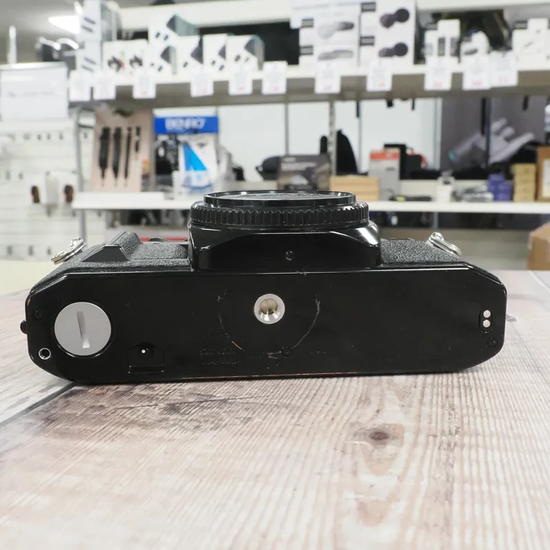 Used Canon AV-1 Body - Film - Black - 3 Months Warranty-4