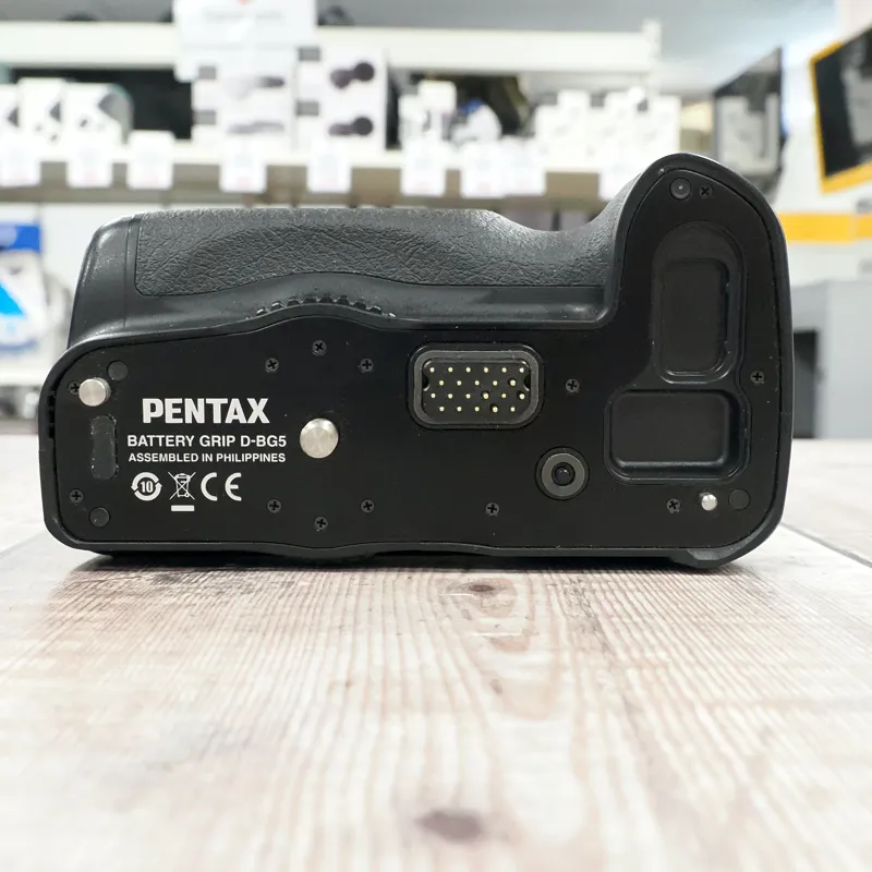 Used Pentax D-BG5 Battery Grip - K3 II - 12 Months Warranty-3