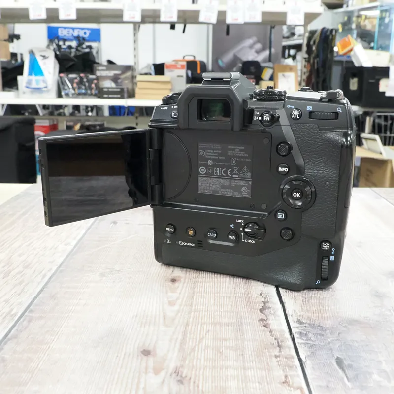 Used Olympus OM-D E-M1X Body - 15549 Actuations - 12 Months Warranty-3