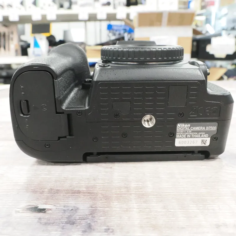 Used Nikon D7500 Body - 807 Actuations - 12 Months Warranty-6