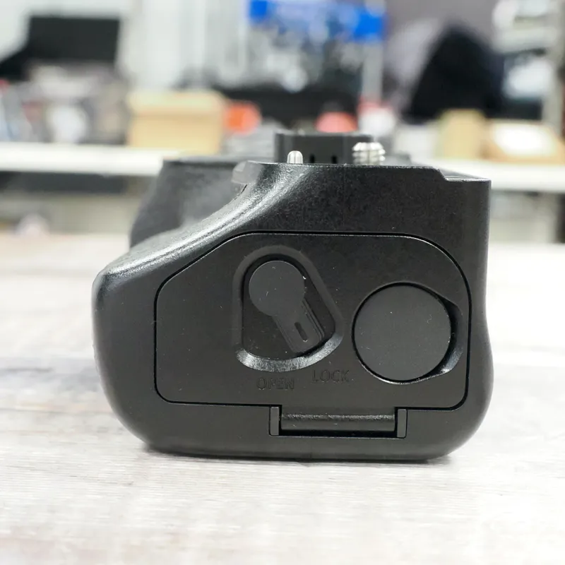 Used Panasonic DMW-BCG9 Grip for G9 - 12 Months Warranty-4