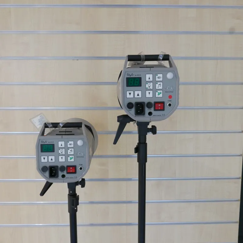 Used Elinchrom Style 400BX Twin Head Lighting Kit  - 1 YEAR GTEE-3