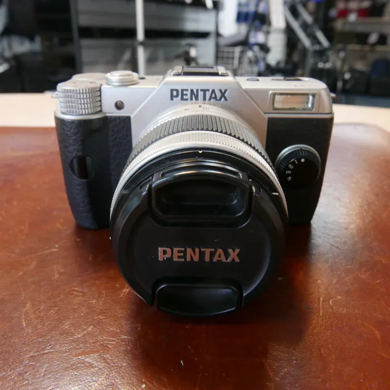 Used Pentax Q7 Silver with 02 5-15mm Lens - 13659 actuations- 1 YEAR GTEE-1