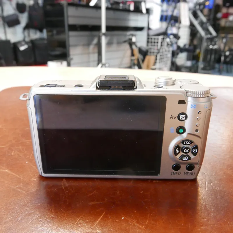 Used Pentax Q7 Silver with 02 5-15mm Lens - 13659 actuations- 1 YEAR GTEE-2