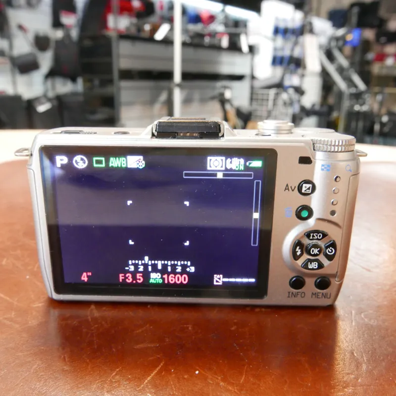 Used Pentax Q7 Silver with 02 5-15mm Lens - 13659 actuations- 1 YEAR GTEE-3