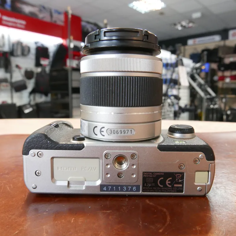 Used Pentax Q7 Silver with 02 5-15mm Lens - 13659 actuations- 1 YEAR GTEE-5