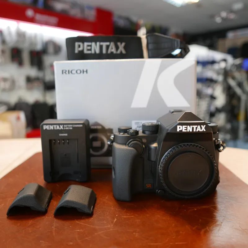 Used Pentax KP Body In Black - 665 actuations - 1 YEAR GTEE