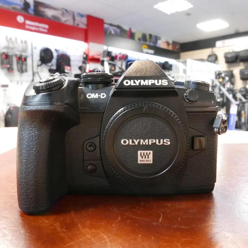 Used Olympus OM-D E-M1 Mark II Body with 46332 actuations - 1 YEAR GTEE