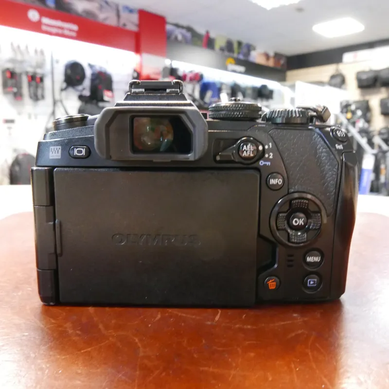 Used Olympus OM-D E-M1 Mark II Body with 46332 actuations - 1 YEAR GTEE-1