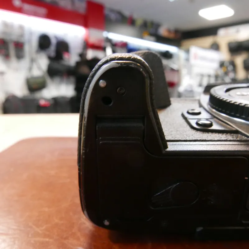 Used Olympus OM-D E-M1 Mark II Body with 46332 actuations - 1 YEAR GTEE-5