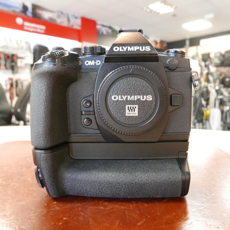 Used Olympus OM-D E-M1 + HLD-7 Power Grip - 11599 Actuations -