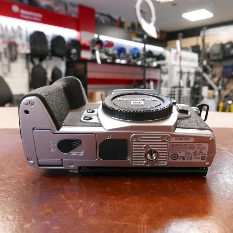 Used Olympus OM-D E-M1 Mark I - Silver - 2969 Actuations - 1 Year GTEE-5
