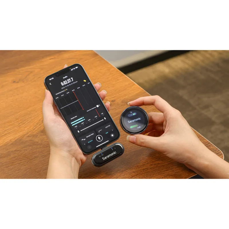 Saramonic Blink Me U2 Wireless Mic with USB-C and Lightning Connectors-2